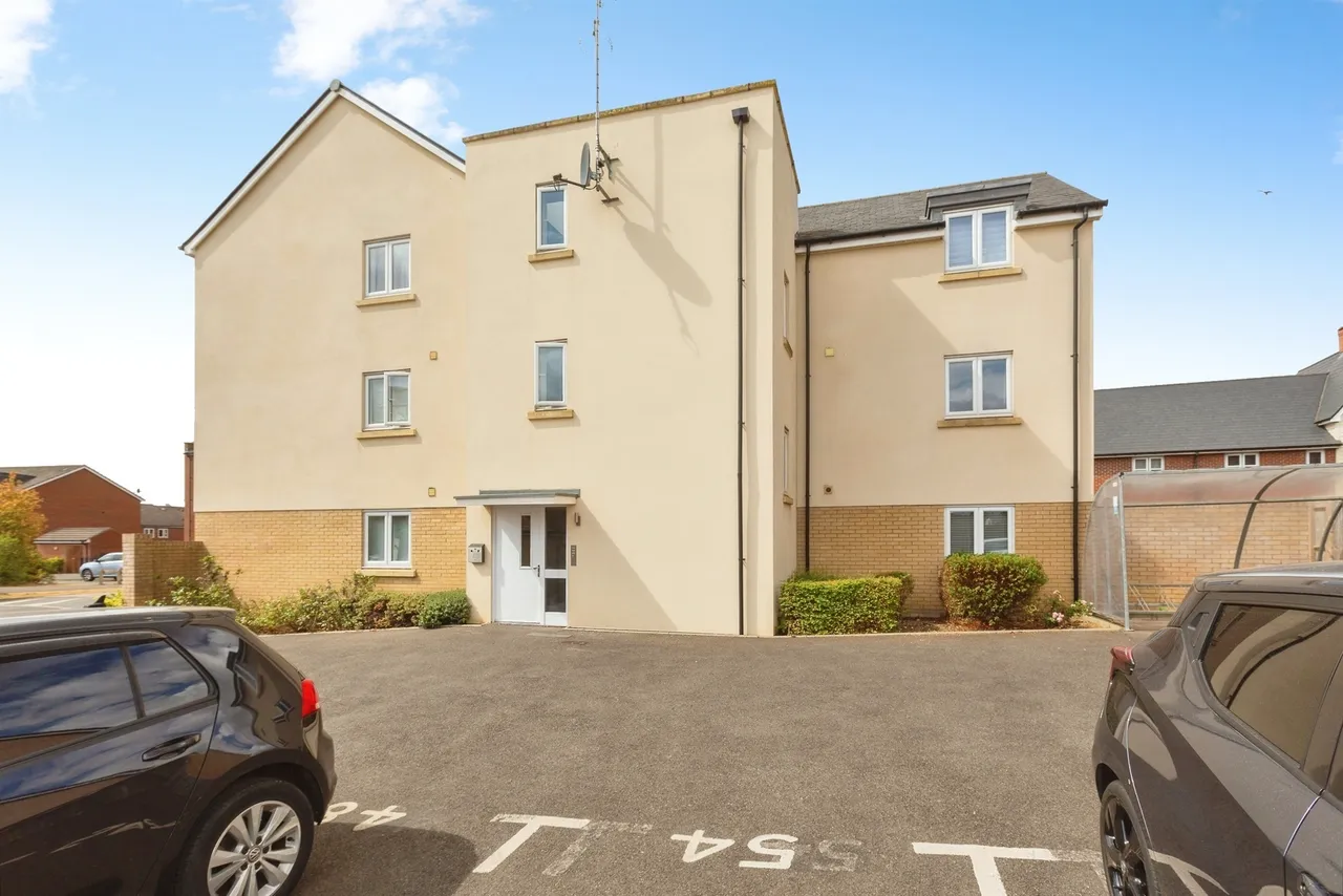 1 bed flat to rent, Bramley Road, Aylesbury, HP18