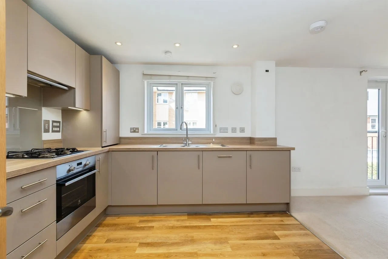 Bramley Road, Aylesbury, HP18, photo 4