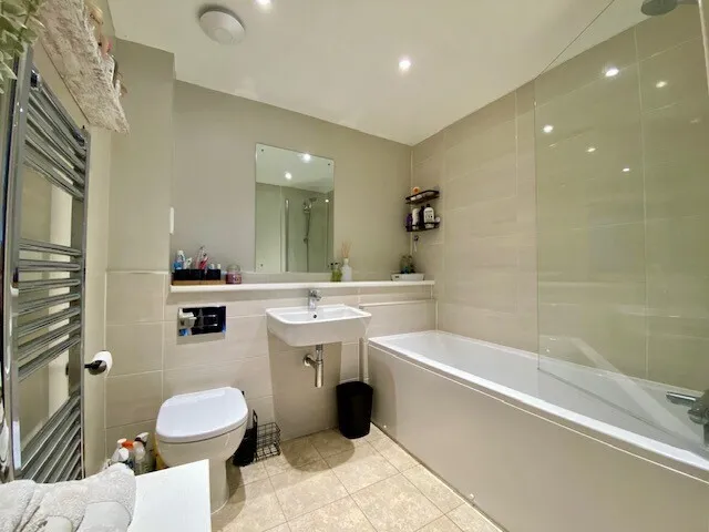 Bramley Road, Aylesbury, HP18, photo 8
