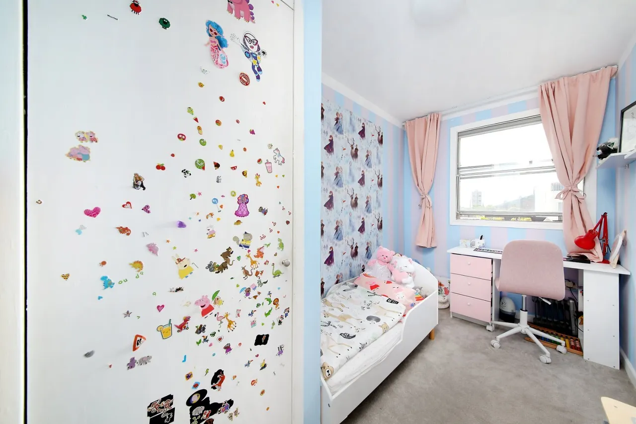 Parkgate Road, London, SW11, photo 5