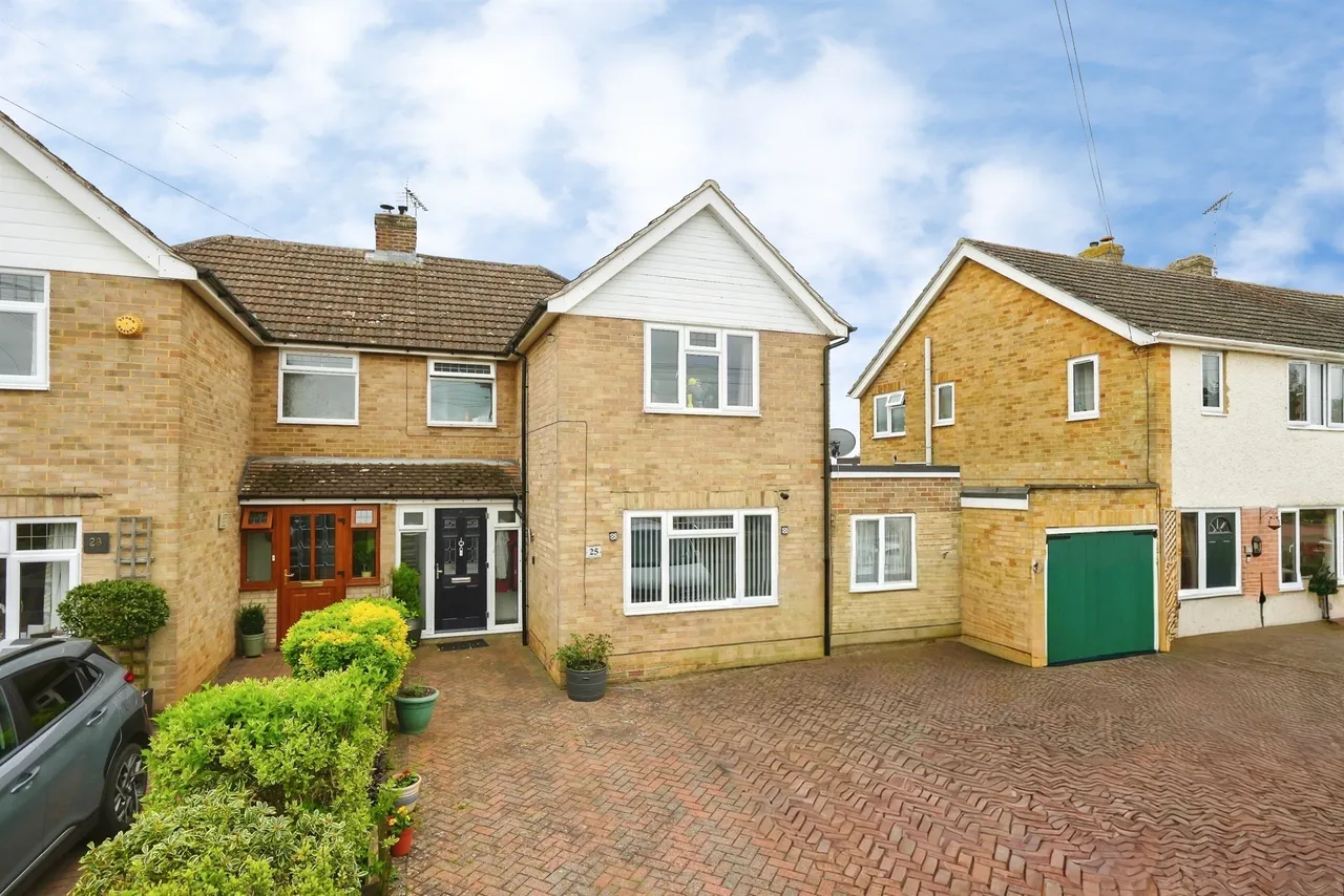 3 bed house for sale — Elmscote Road, Banbury