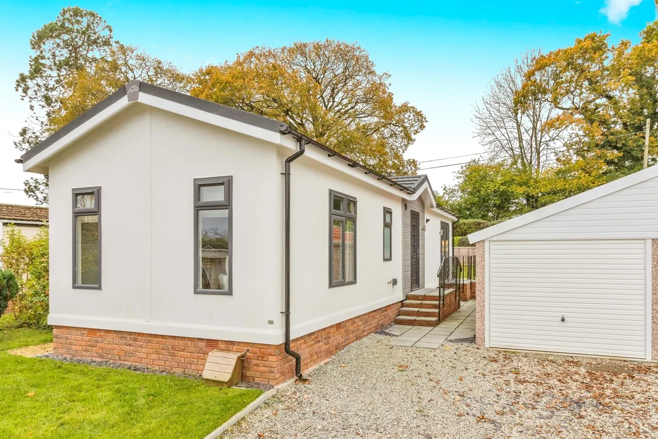 2 bed park home for sale, New Park, Bovey Tracey, TQ13