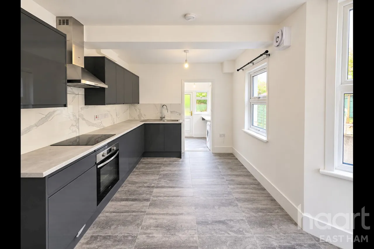 Browning Road, E12, photo 2