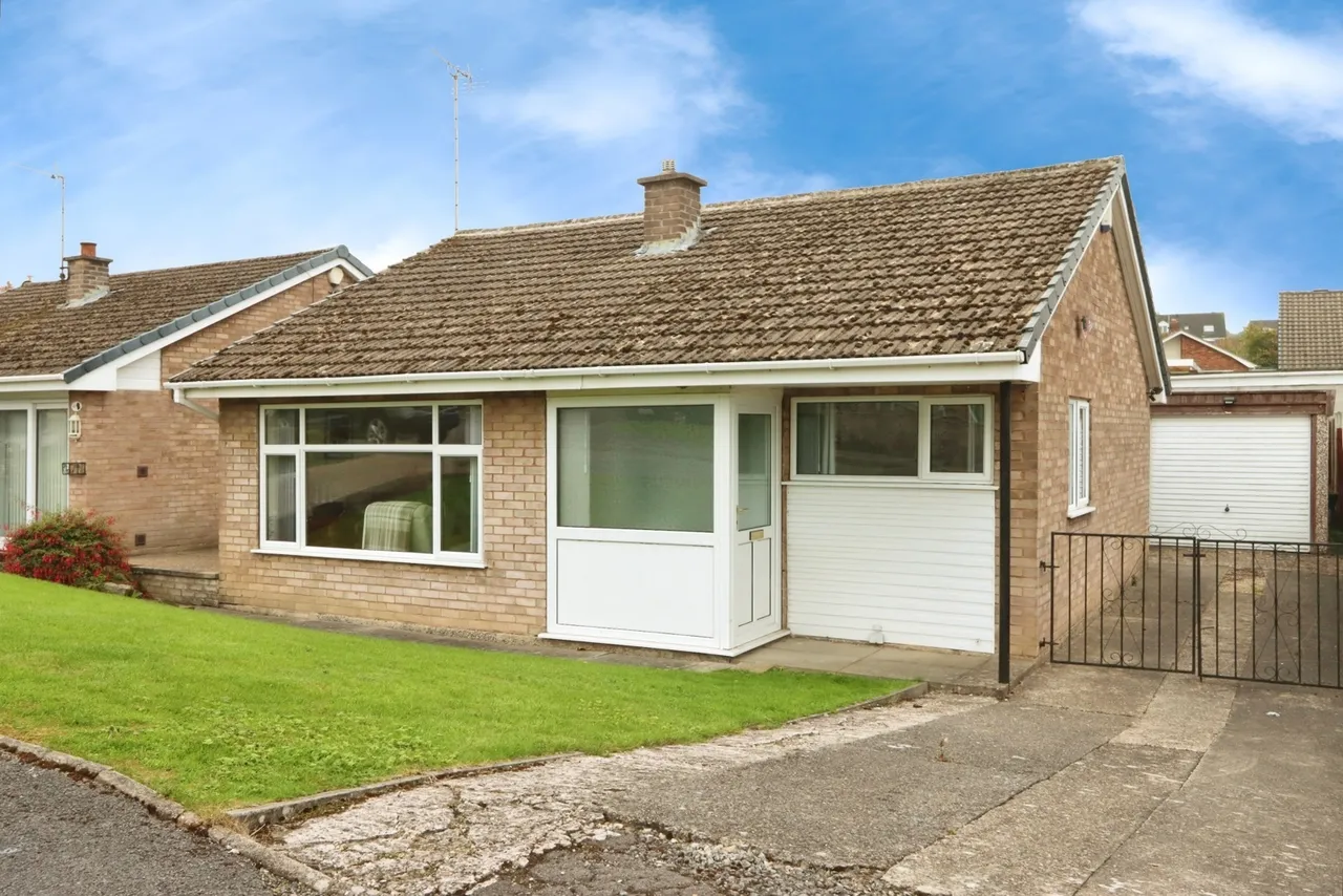 2 bed house for sale — Riber Close, Inkersall, Chesterfield, Derbyshire, S43