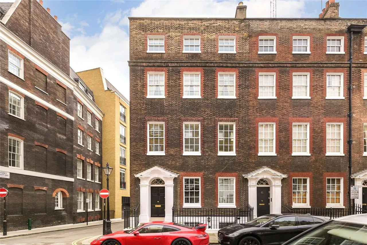 5 bed house to rent — Queen Anne's Gate, St. James's Park, London, SW1H 9BU