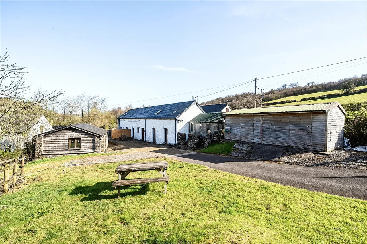6 bed house for sale — Cwmcamlais, Brecon, Powys, LD3 8TE