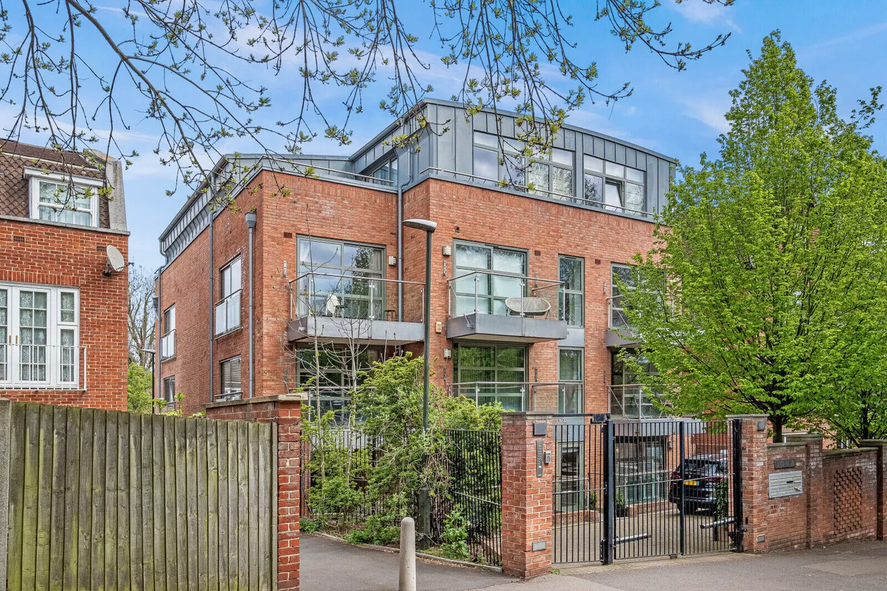 Wimbledon Hill Road, London, SW19, photo 23