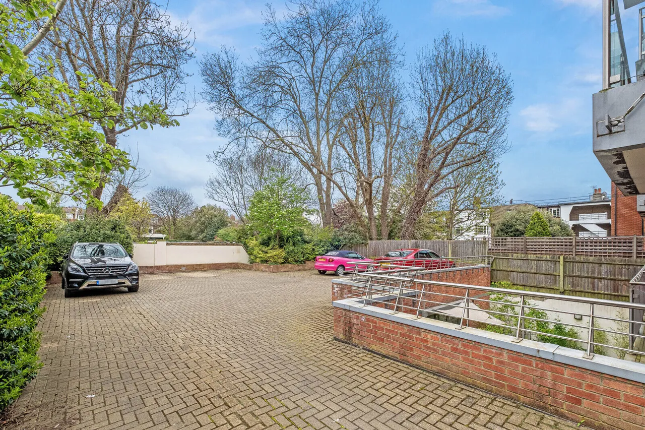 Wimbledon Hill Road, London, SW19, photo 19