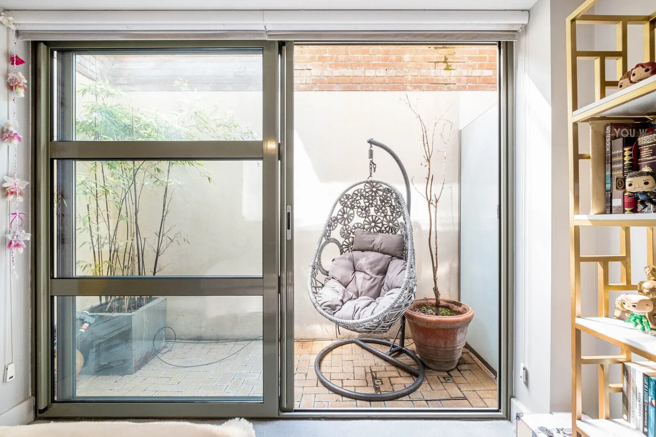 Wimbledon Hill Road, London, SW19, photo 14