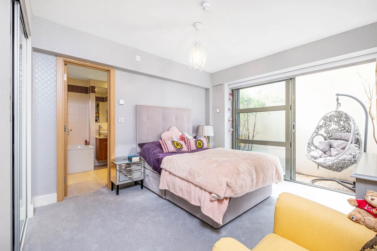 Wimbledon Hill Road, London, SW19, photo 12