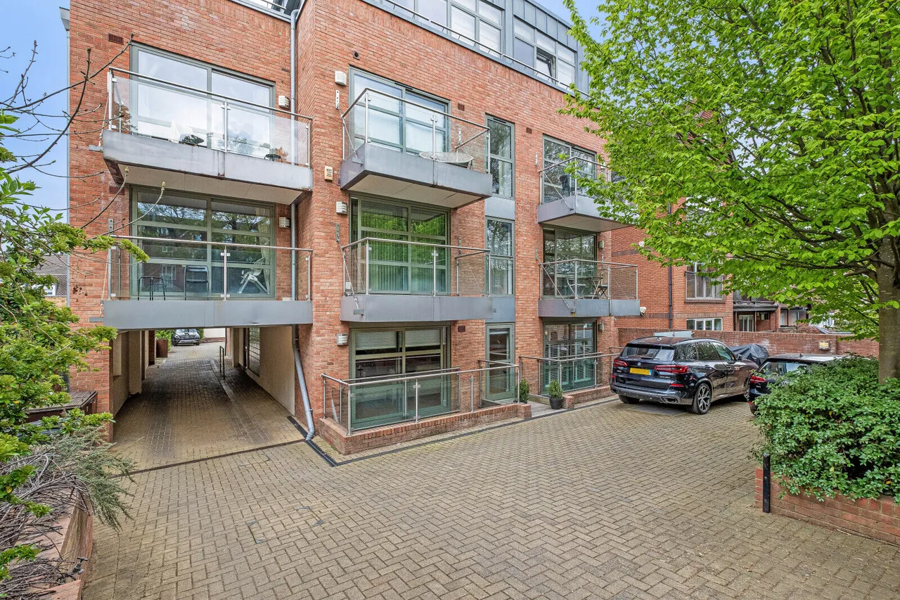 Wimbledon Hill Road, London, SW19, photo 21