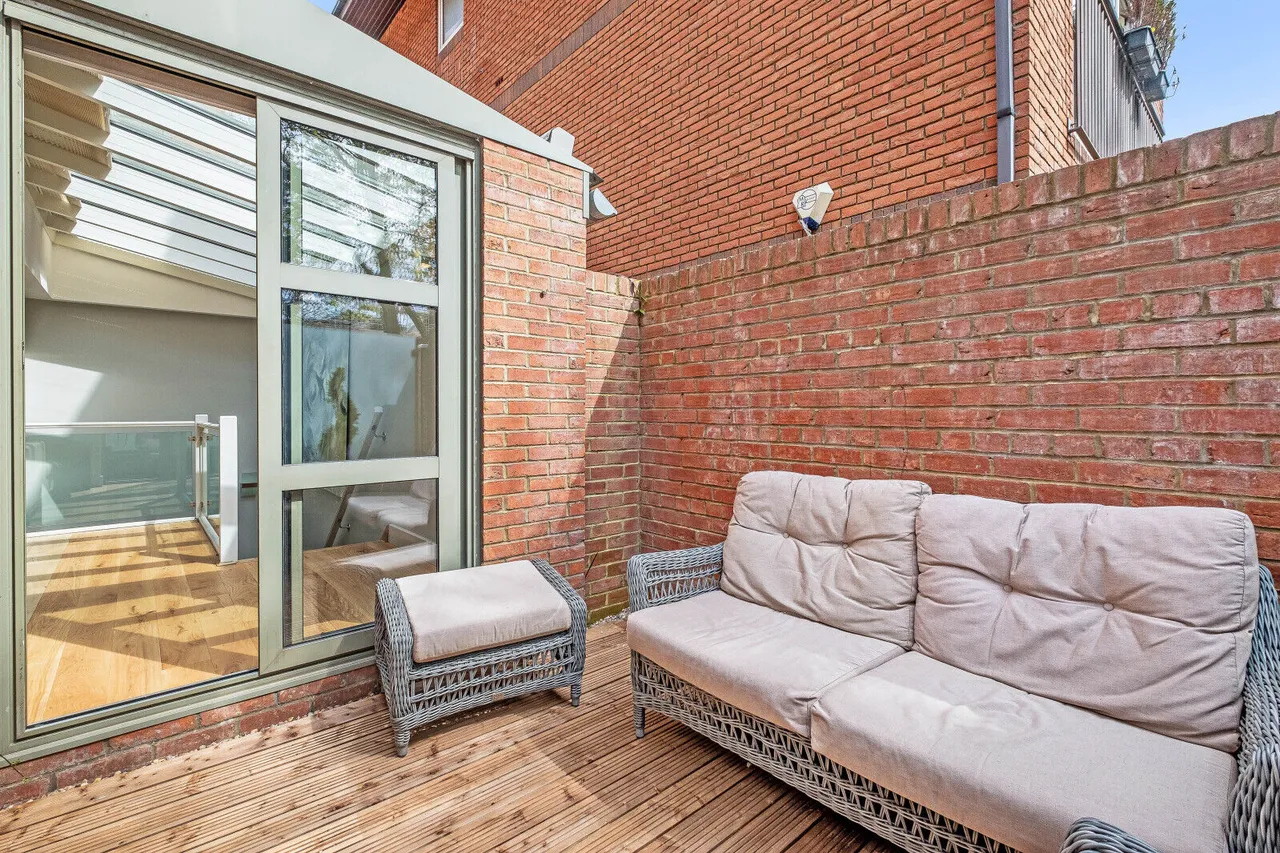 Wimbledon Hill Road, London, SW19, photo 13