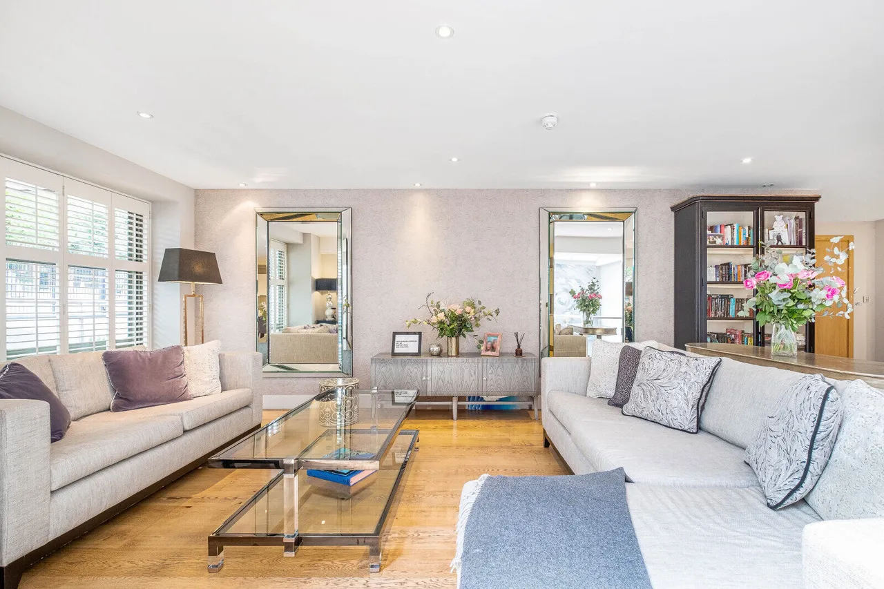 Wimbledon Hill Road, London, SW19, photo 2