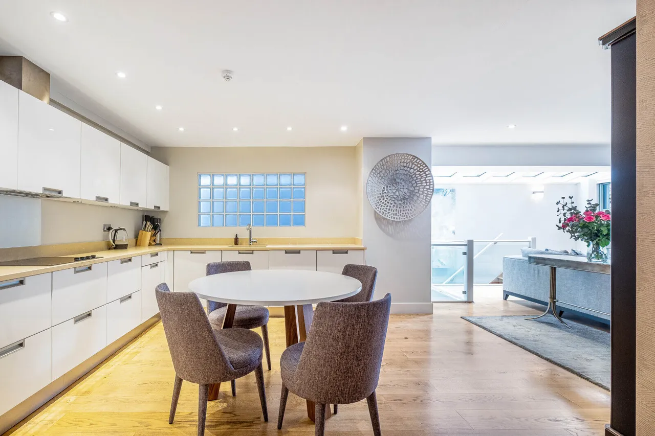 Wimbledon Hill Road, London, SW19, photo 8