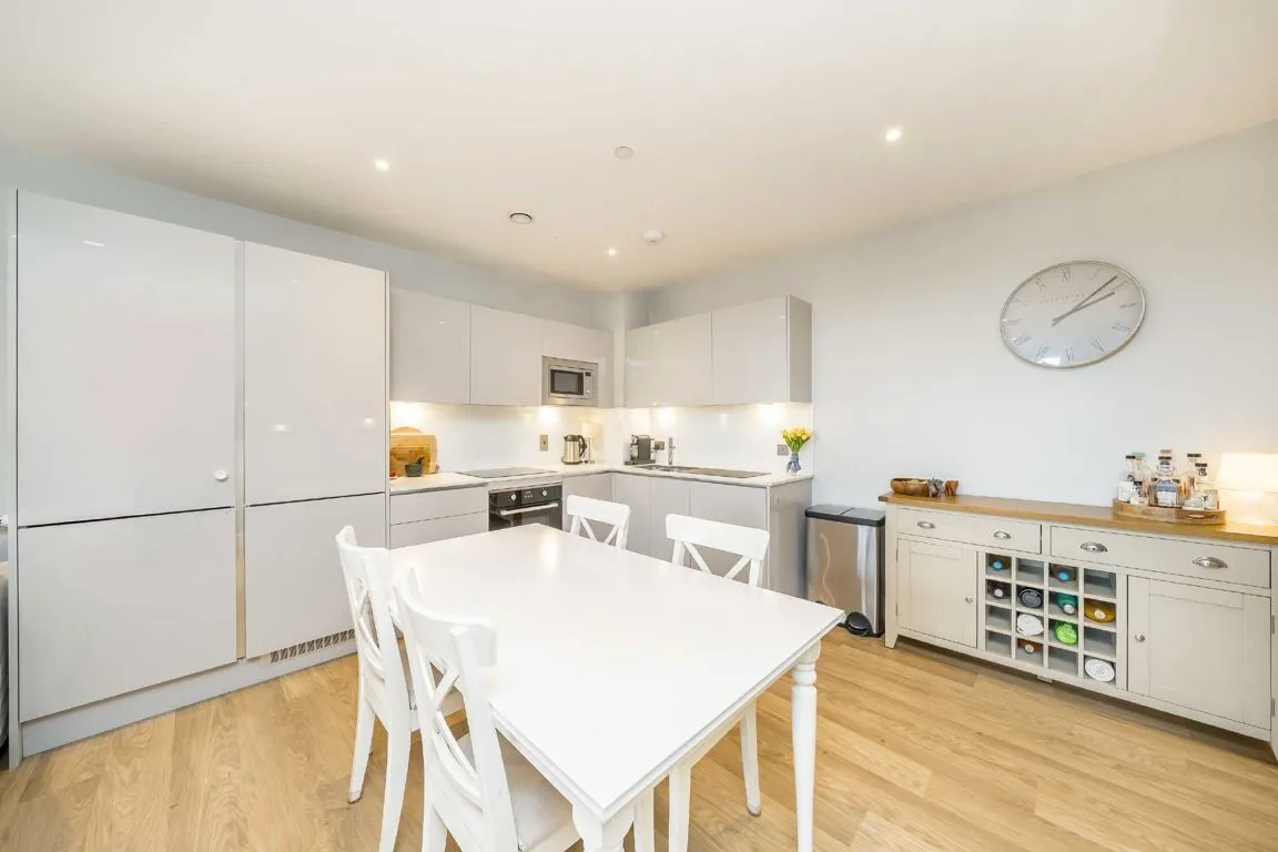 Plough Lane, SW17, photo 2