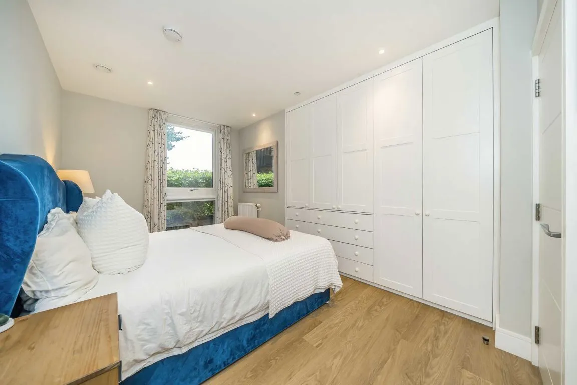 Plough Lane, SW17, photo 7