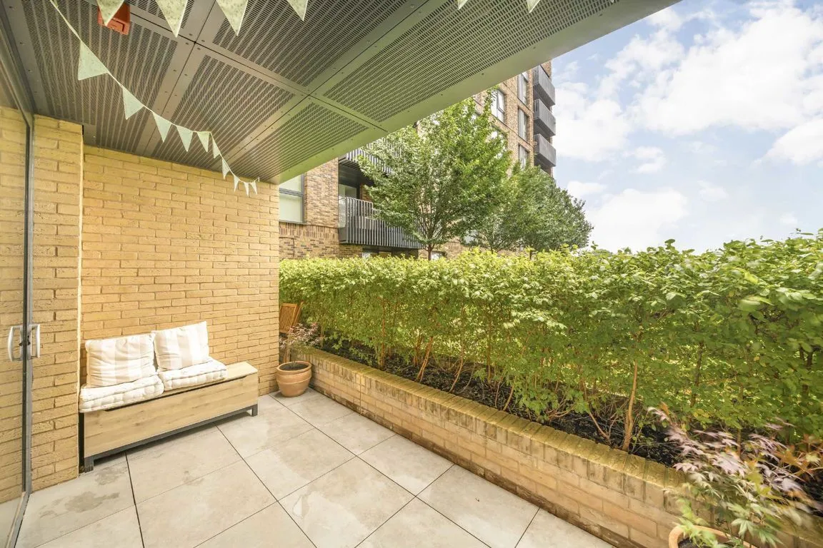 Plough Lane, SW17, photo 4