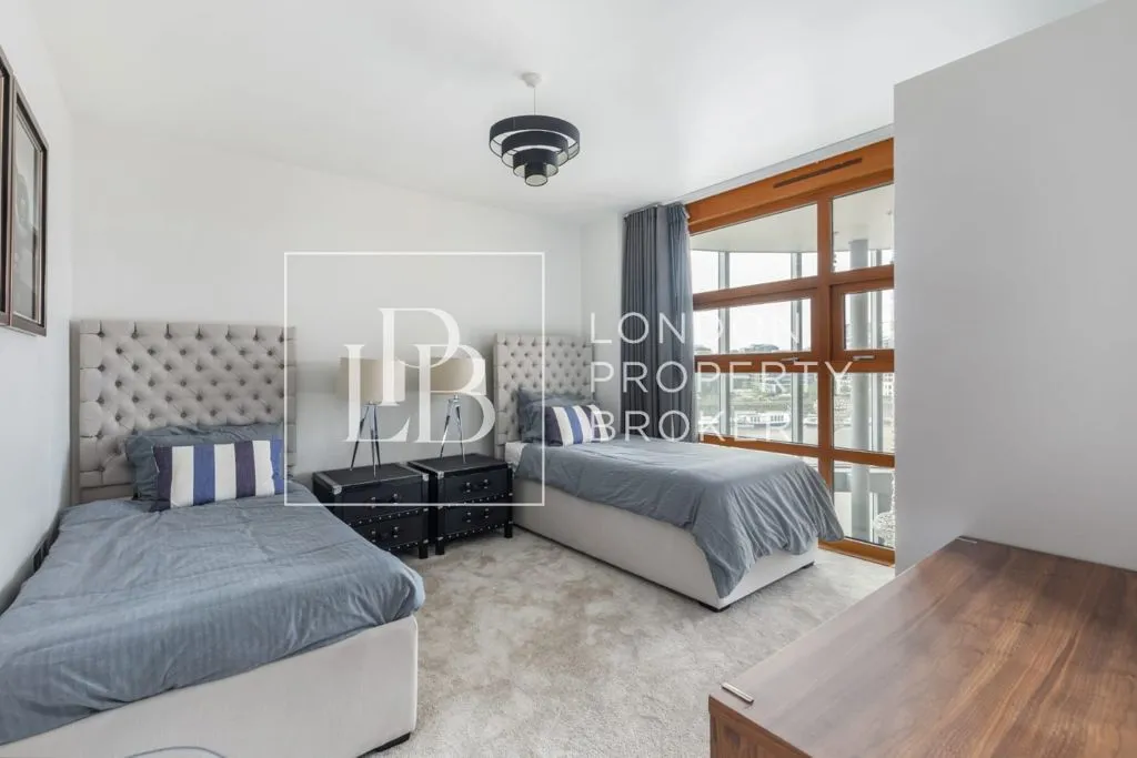 Lombard Road, London, SW11, photo 13