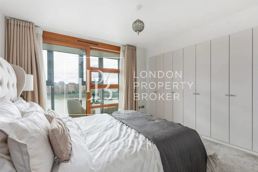 Lombard Road, London, SW11, photo 11