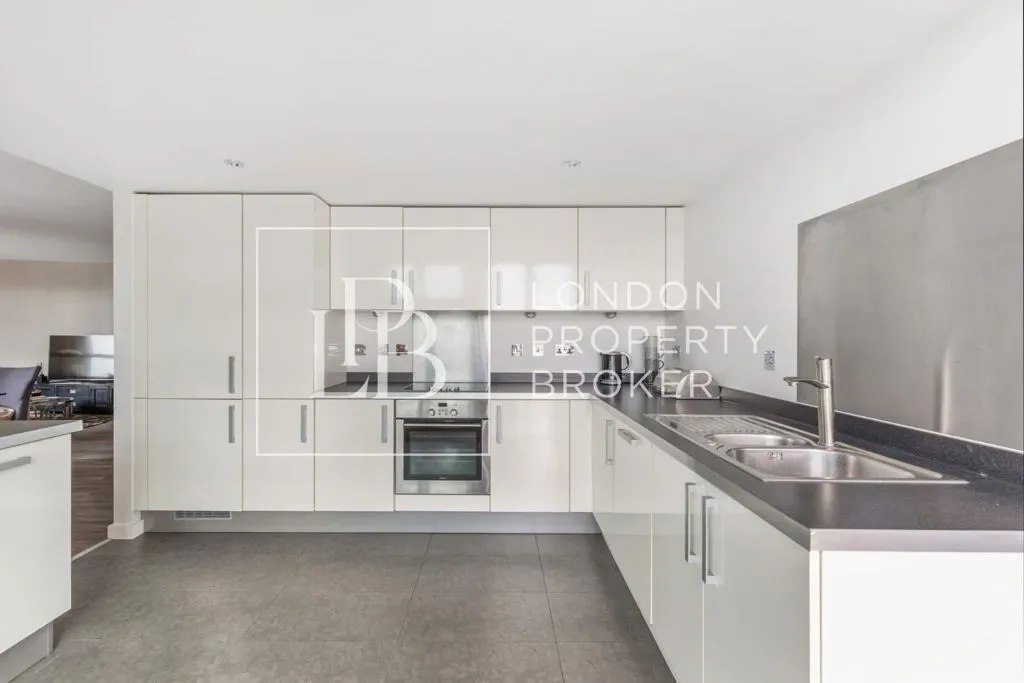 Lombard Road, London, SW11, photo 7