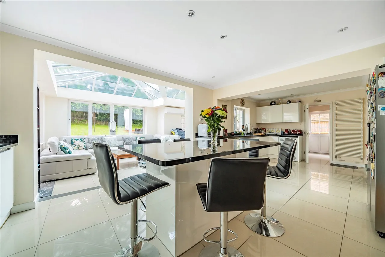 Brackendale Road, Camberley, Surrey, GU15 2JN, photo 4