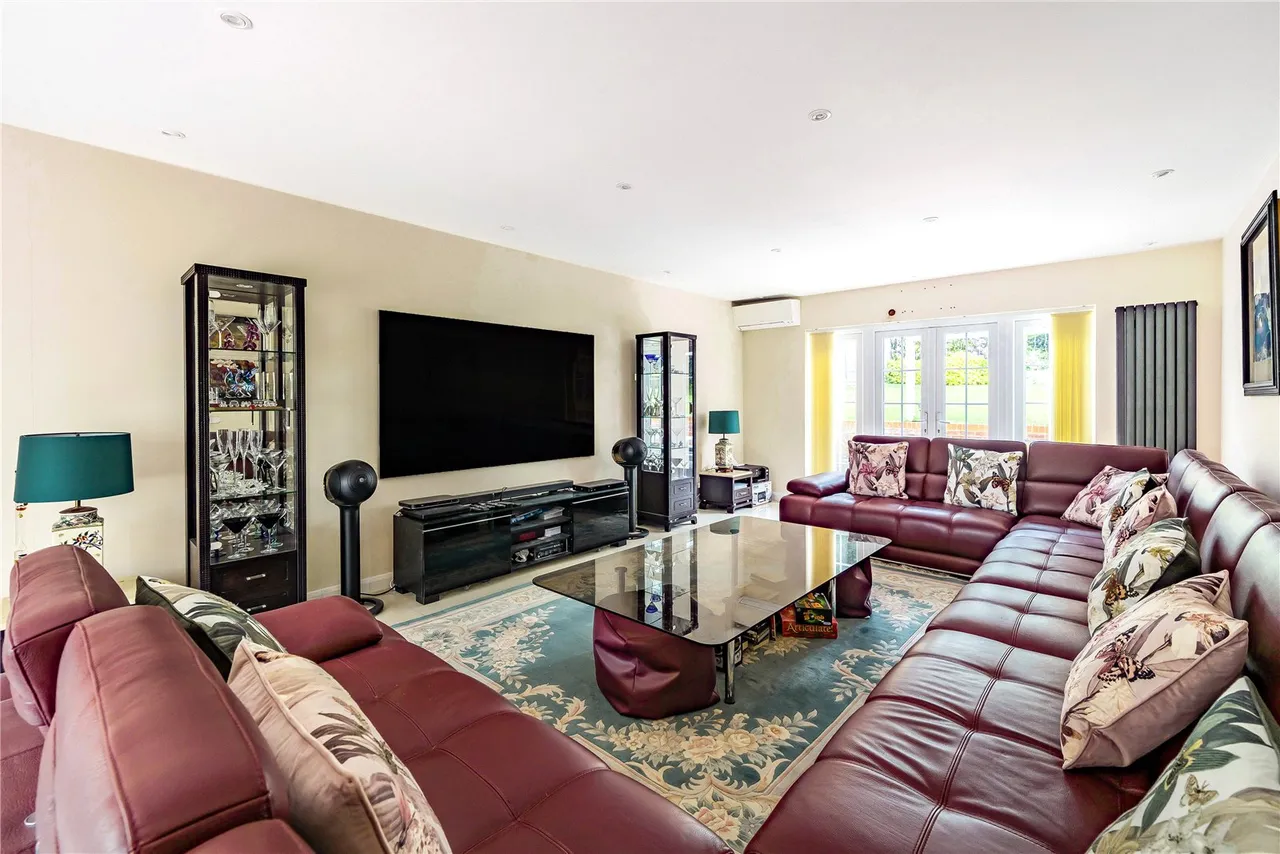 Brackendale Road, Camberley, Surrey, GU15 2JN, photo 6