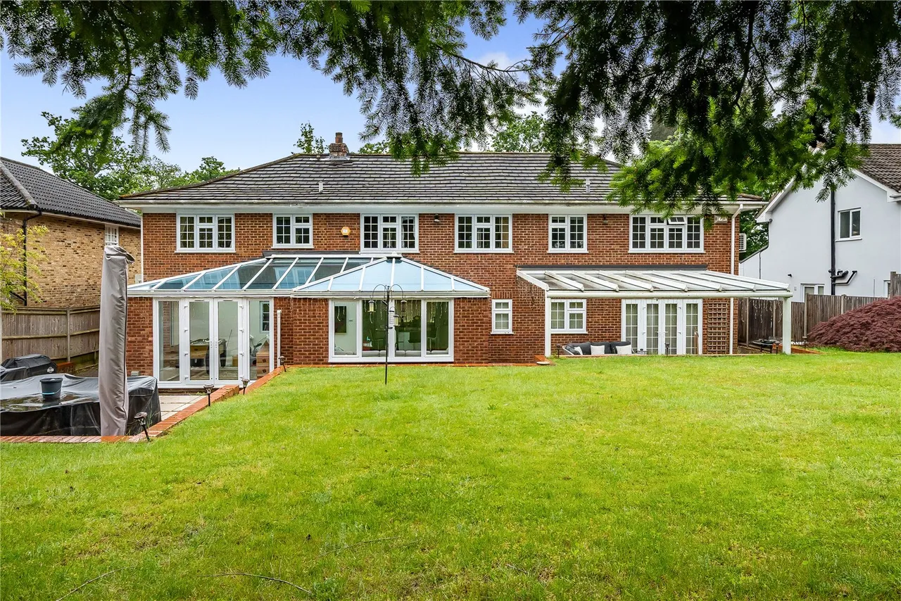 Brackendale Road, Camberley, Surrey, GU15 2JN, photo 17