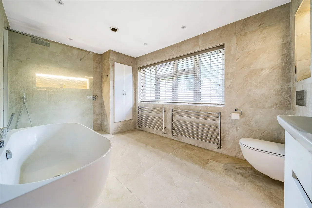 Brackendale Road, Camberley, Surrey, GU15 2JN, photo 8