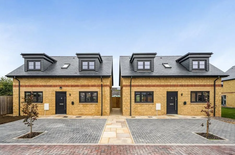 3 bed house for sale, Milestone Road, Carterton, OX18