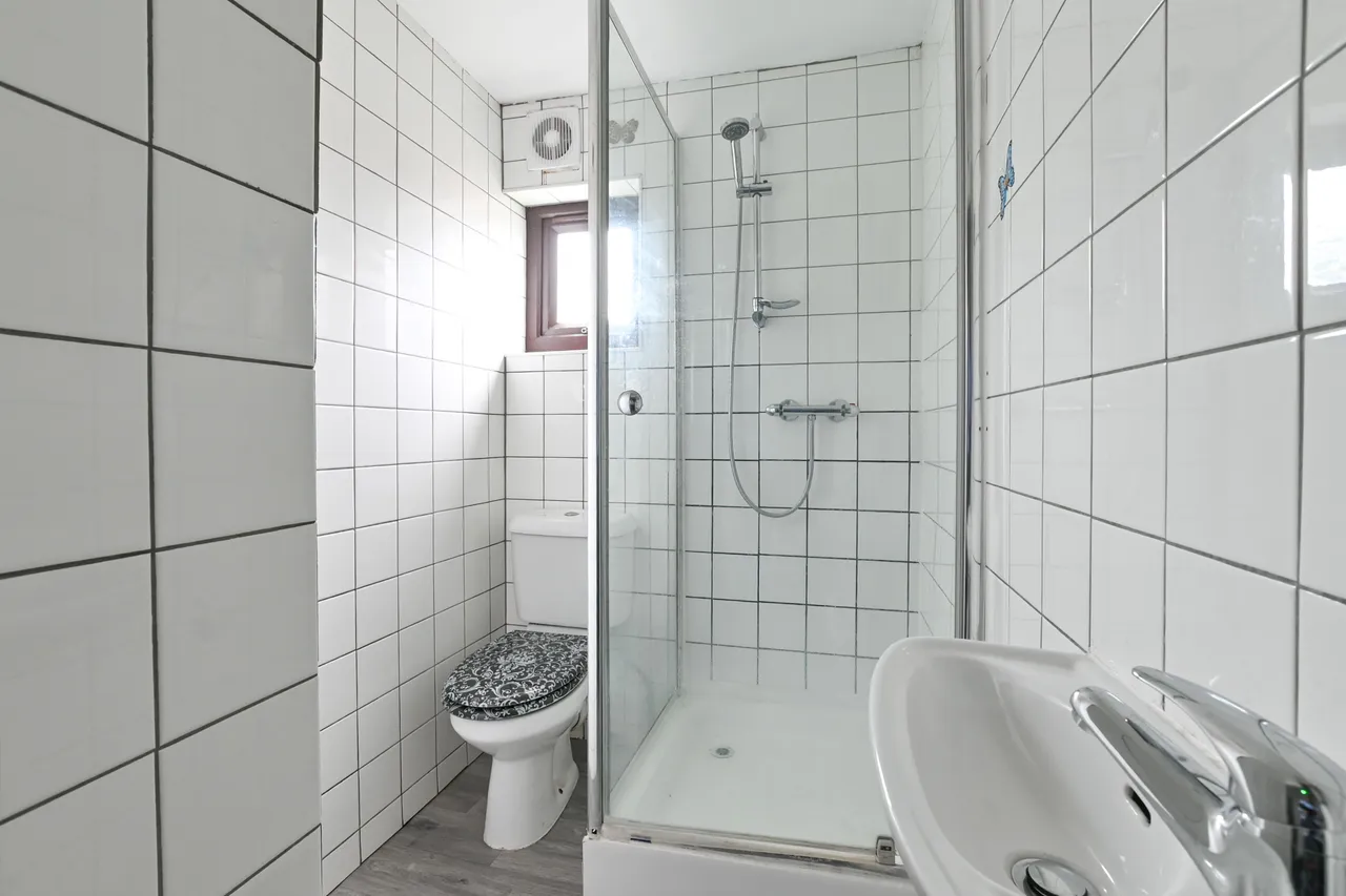 Flat 4, 116 Dalston Lane, London, photo 2