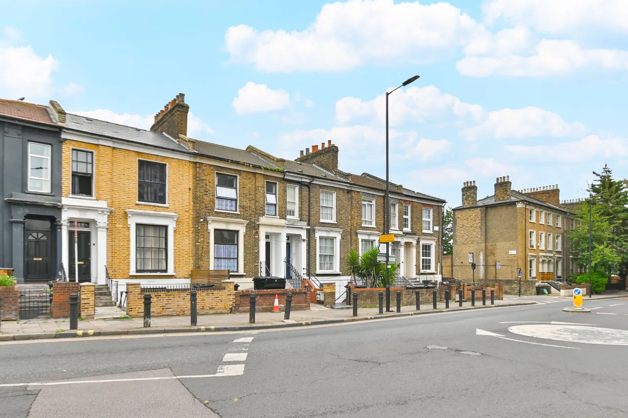 Flat 4, 116 Dalston Lane, London, photo 3