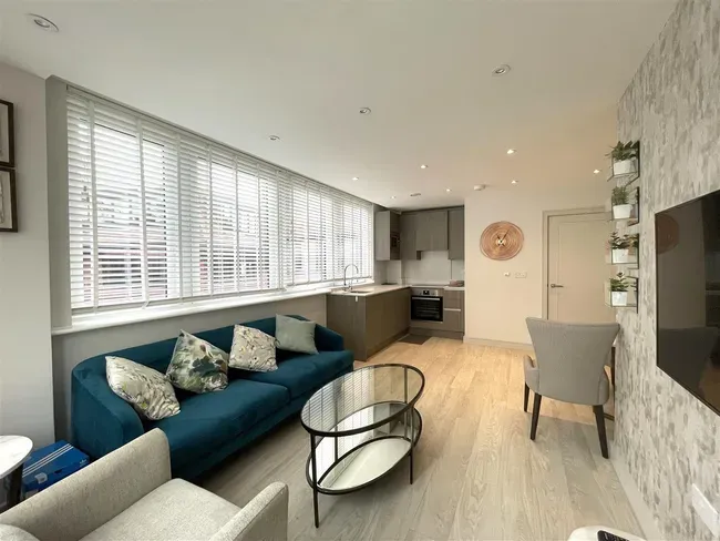 1 bed flat to rent — Lovell House, High Street, Uxbridge