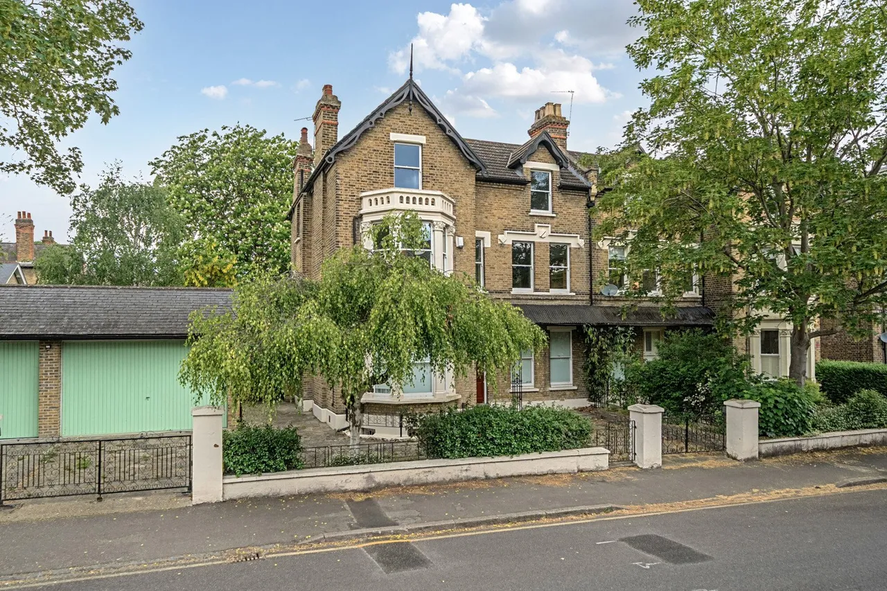 7 bed house for sale — Coleraine Road, SE3