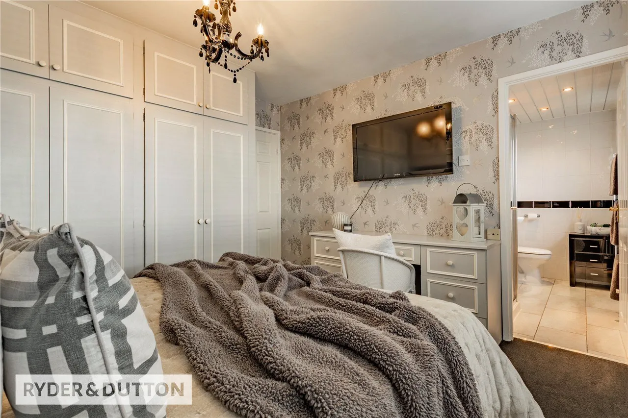 Sautridge Close, Slattocks, M24, photo 16