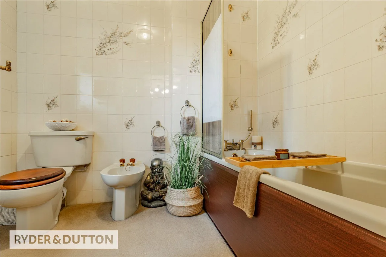 Sautridge Close, Slattocks, M24, photo 20