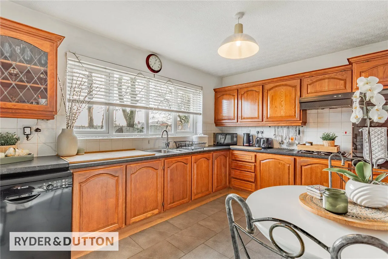 Sautridge Close, Slattocks, M24, photo 9