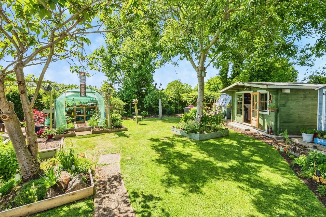 2 bed house for sale — Farmlands Avenue, Polegate
