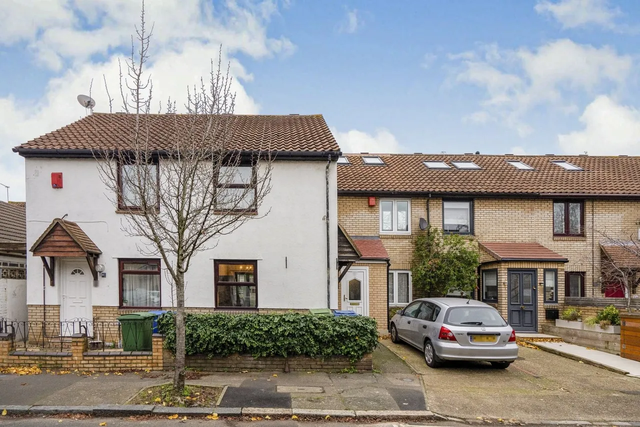 2 bed house to rent — Trothy Road, Southwark, SE1