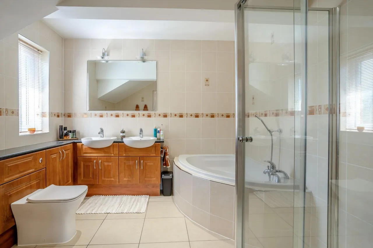 Gellideg Lane, Maesycwmmer, CF82, photo 18