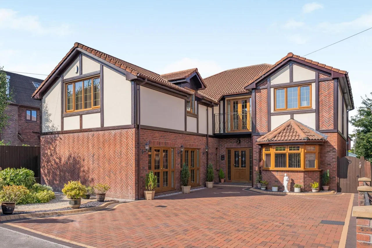 5 bed house for sale, Gellideg Lane, Maesycwmmer, CF82
