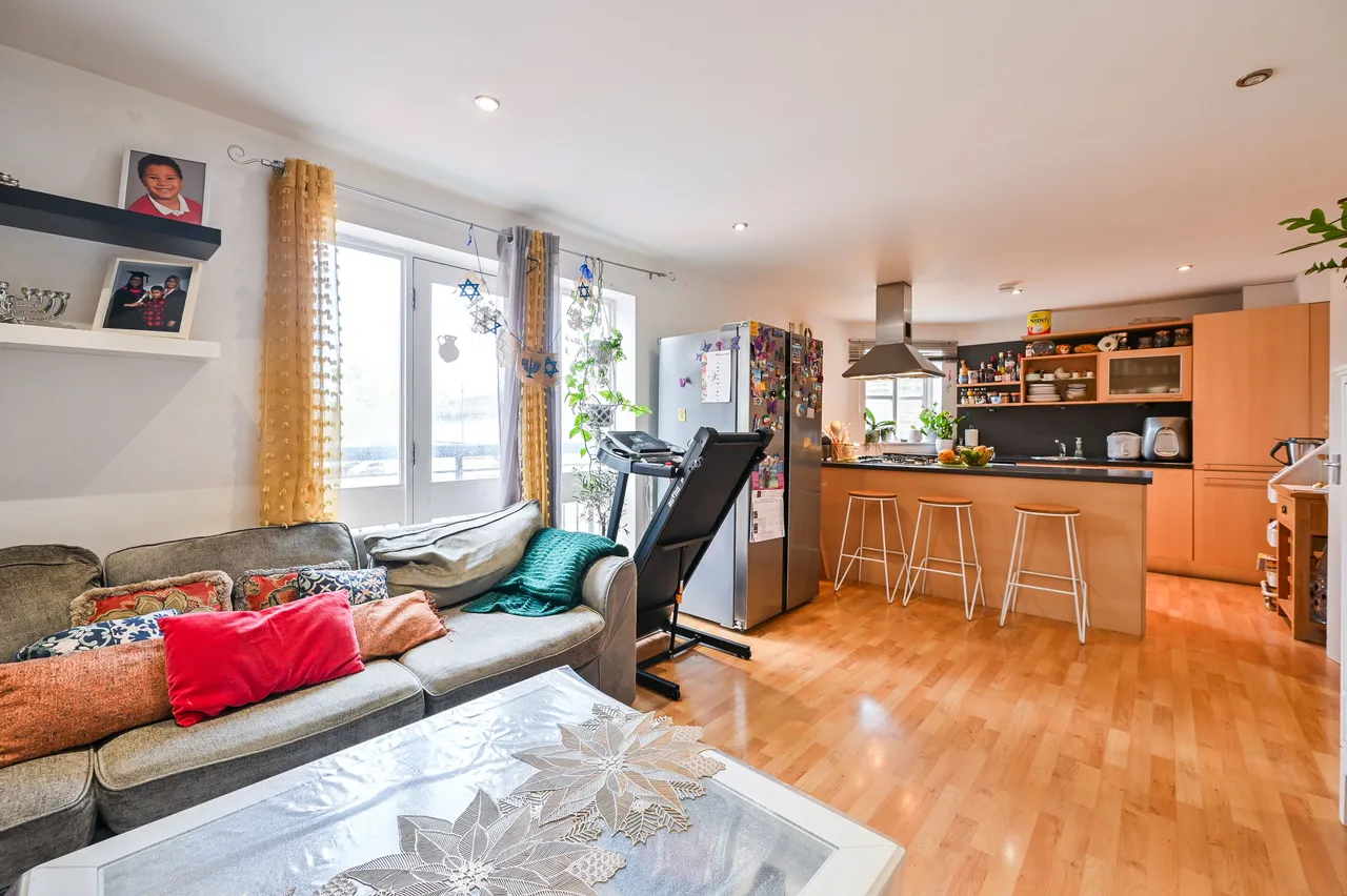 2 bed flat for sale, London, SE5