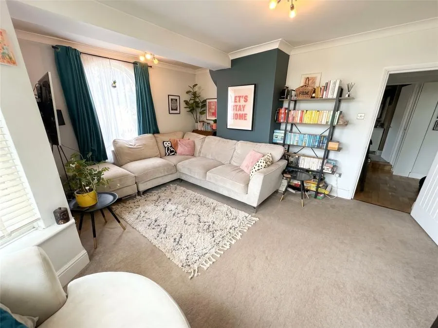 Guildford Road, Bagshot, GU19, photo 3