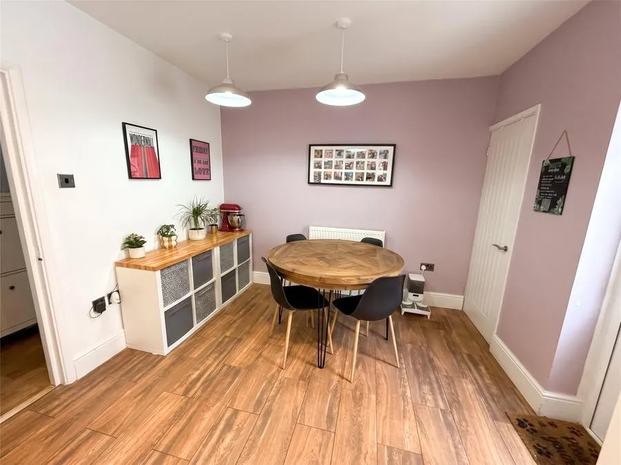 Guildford Road, Bagshot, GU19, photo 18