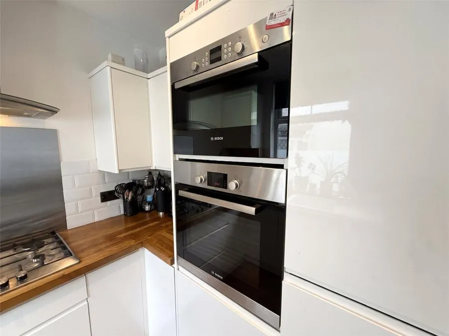 Guildford Road, Bagshot, GU19, photo 17