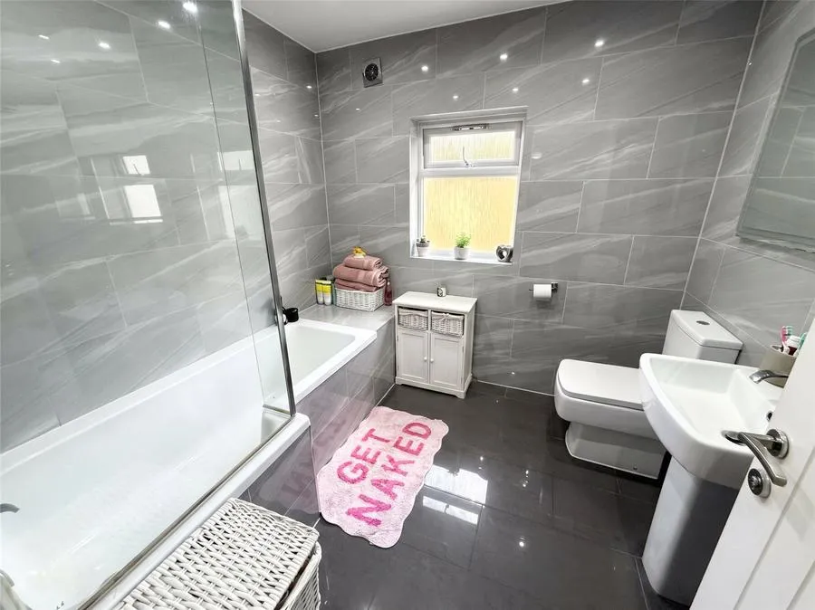 Guildford Road, Bagshot, GU19, photo 9