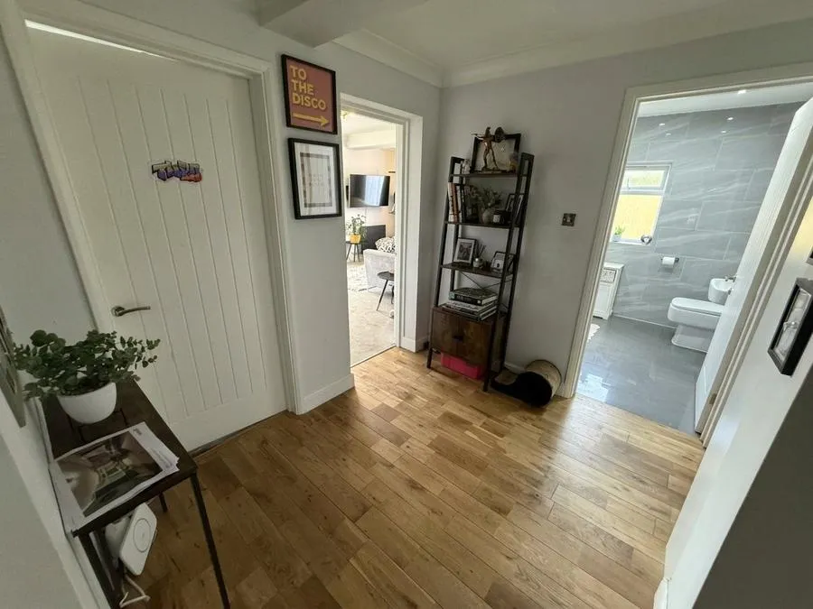 Guildford Road, Bagshot, GU19, photo 21