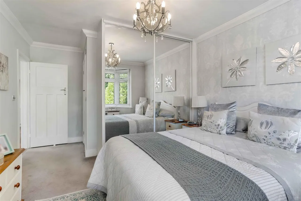 Fairlawn Grove, Banstead, SM7 3BN, photo 9
