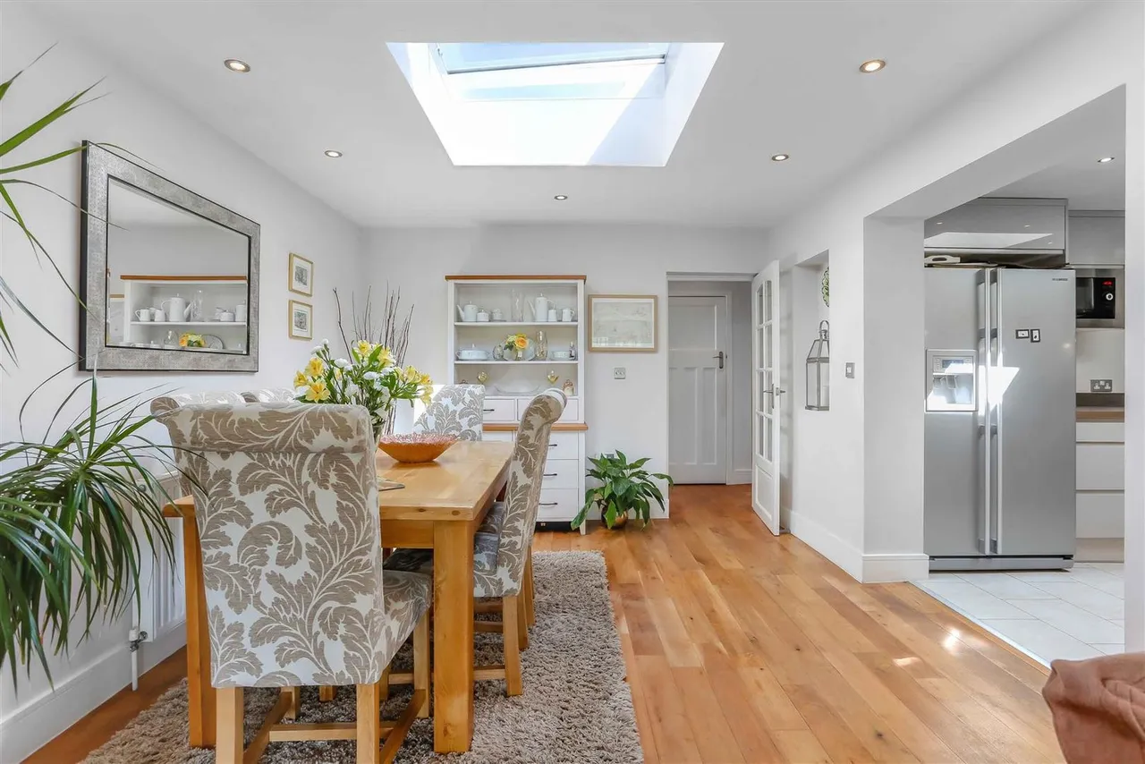 Fairlawn Grove, Banstead, SM7 3BN, photo 6