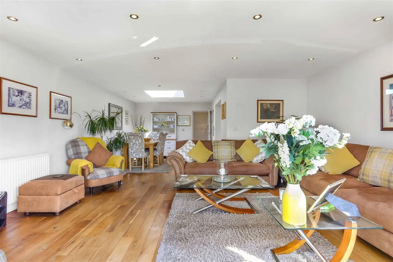 Fairlawn Grove, Banstead, SM7 3BN, photo 5