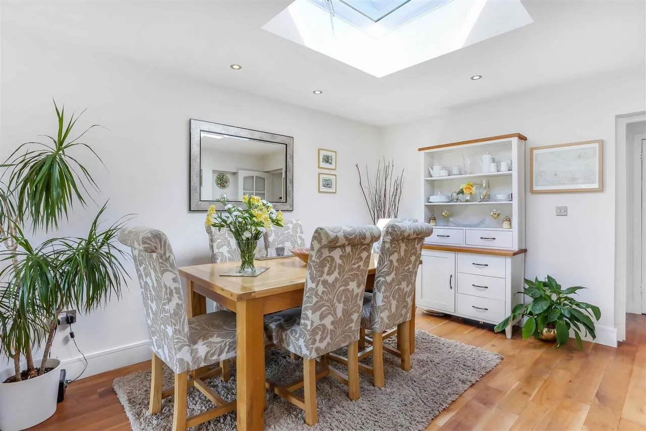 Fairlawn Grove, Banstead, SM7 3BN, photo 10